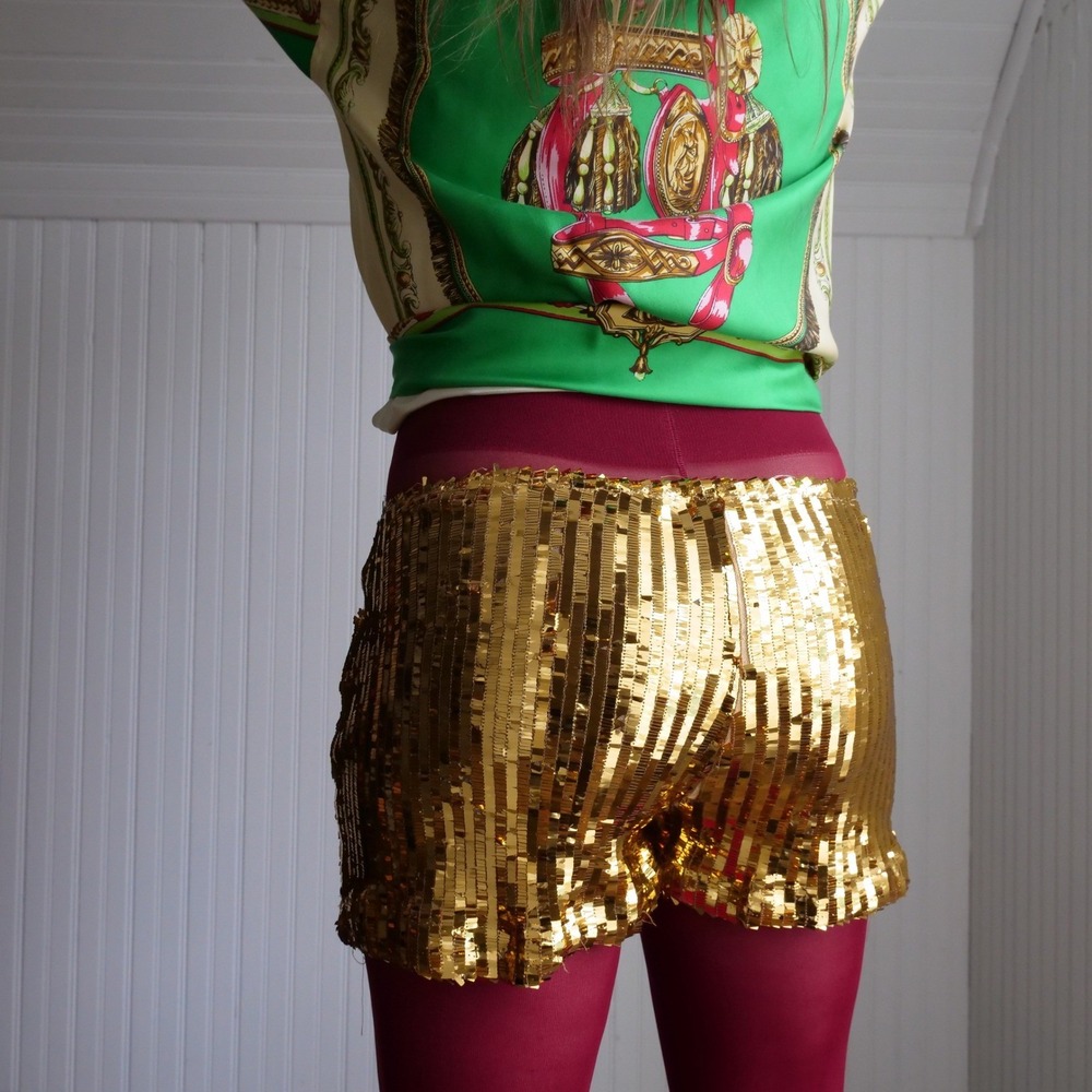 Fun 90s gold‎ sequined mini party shorts